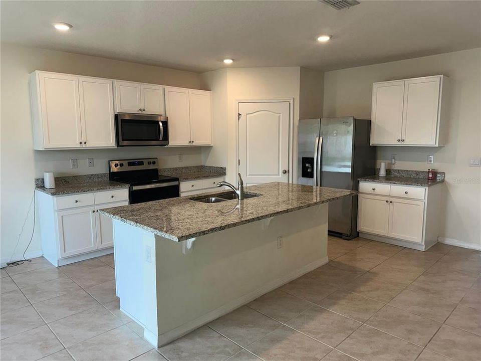 В аренду: $2,800 (5 спален, 3 ванн, 2626 Квадратных фут)