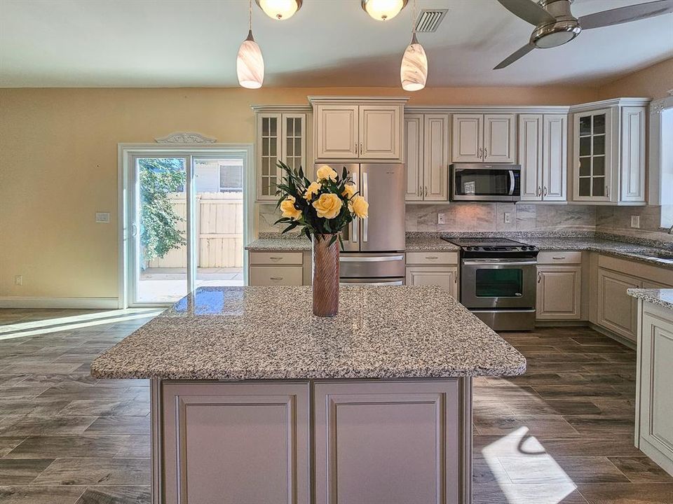 待售: $385,000 (3 贝兹, 2 浴室, 1458 平方英尺)