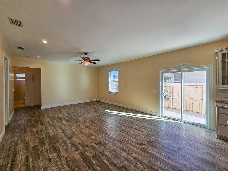 待售: $385,000 (3 贝兹, 2 浴室, 1458 平方英尺)