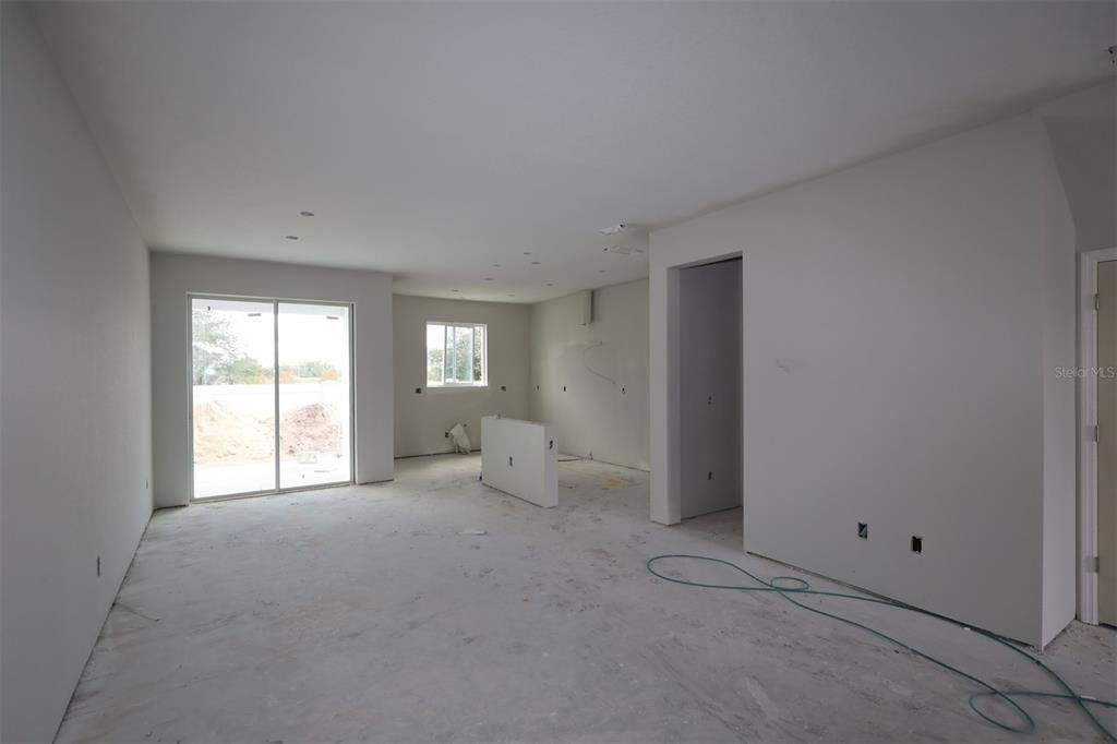 Activo con contrato: $419,990 (3 camas, 2 baños, 1669 Pies cuadrados)