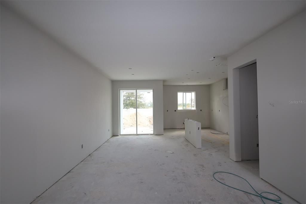 Activo con contrato: $419,990 (3 camas, 2 baños, 1669 Pies cuadrados)