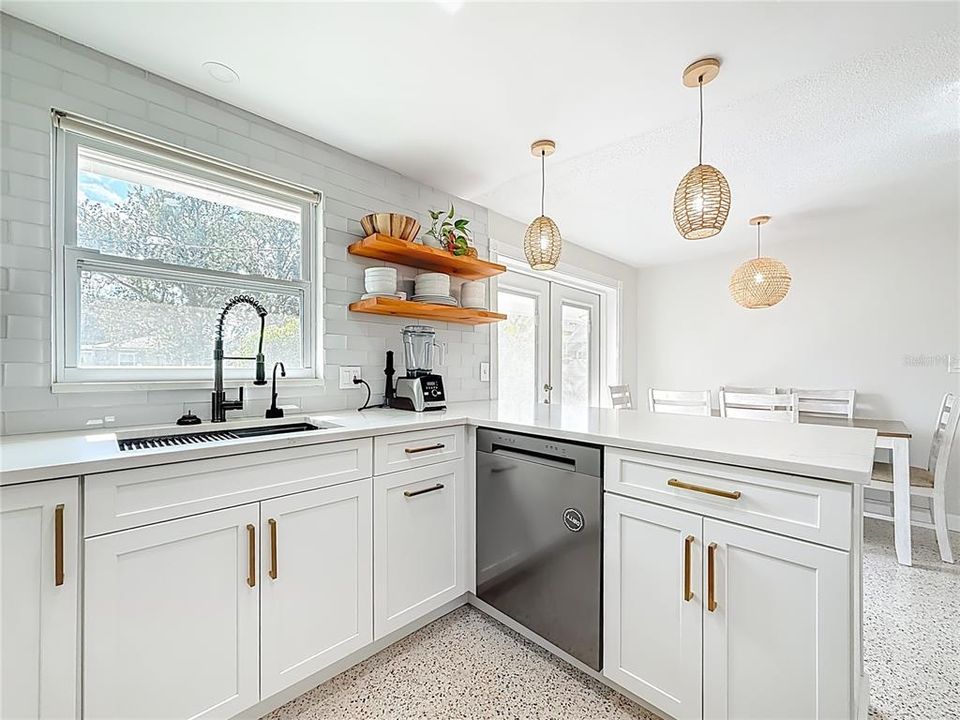 For Sale: $369,000 (3 beds, 2 baths, 1188 Square Feet)