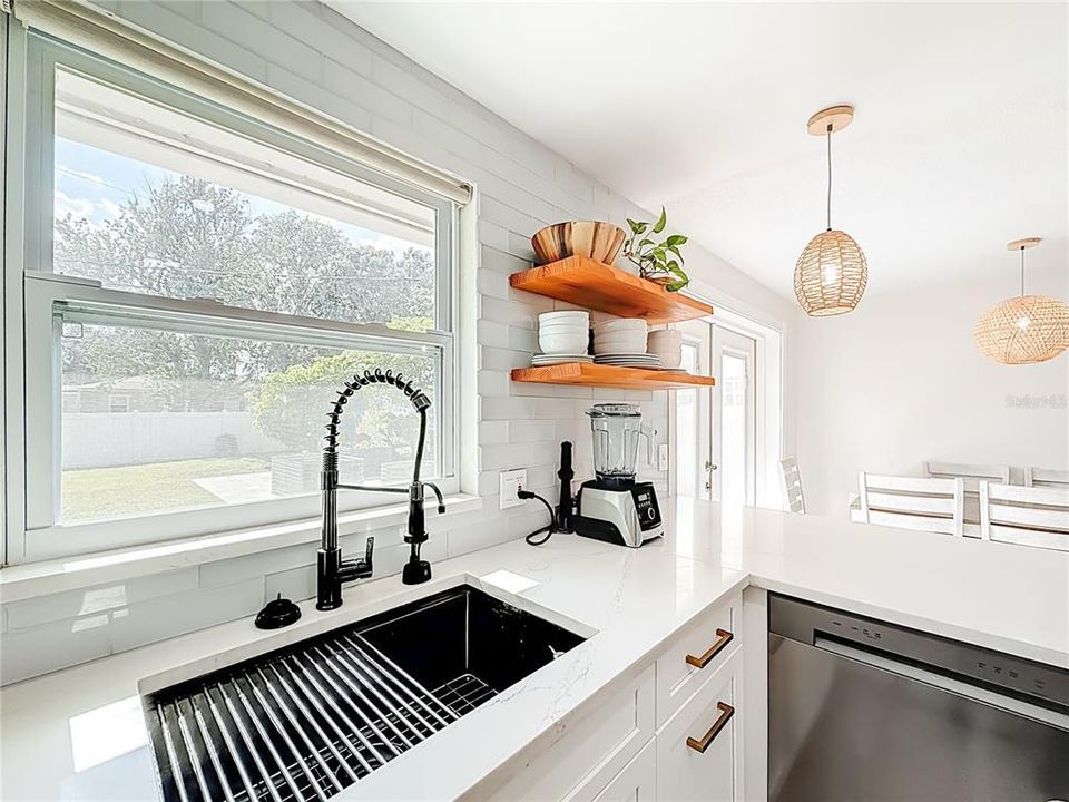 For Sale: $369,000 (3 beds, 2 baths, 1188 Square Feet)