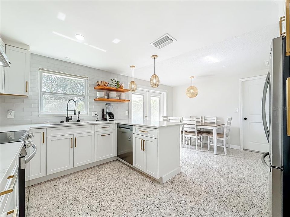 For Sale: $369,000 (3 beds, 2 baths, 1188 Square Feet)