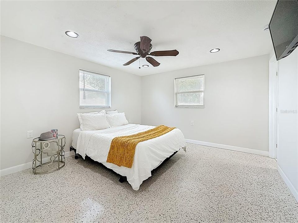 For Sale: $369,000 (3 beds, 2 baths, 1188 Square Feet)