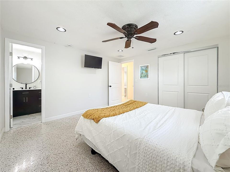 For Sale: $369,000 (3 beds, 2 baths, 1188 Square Feet)