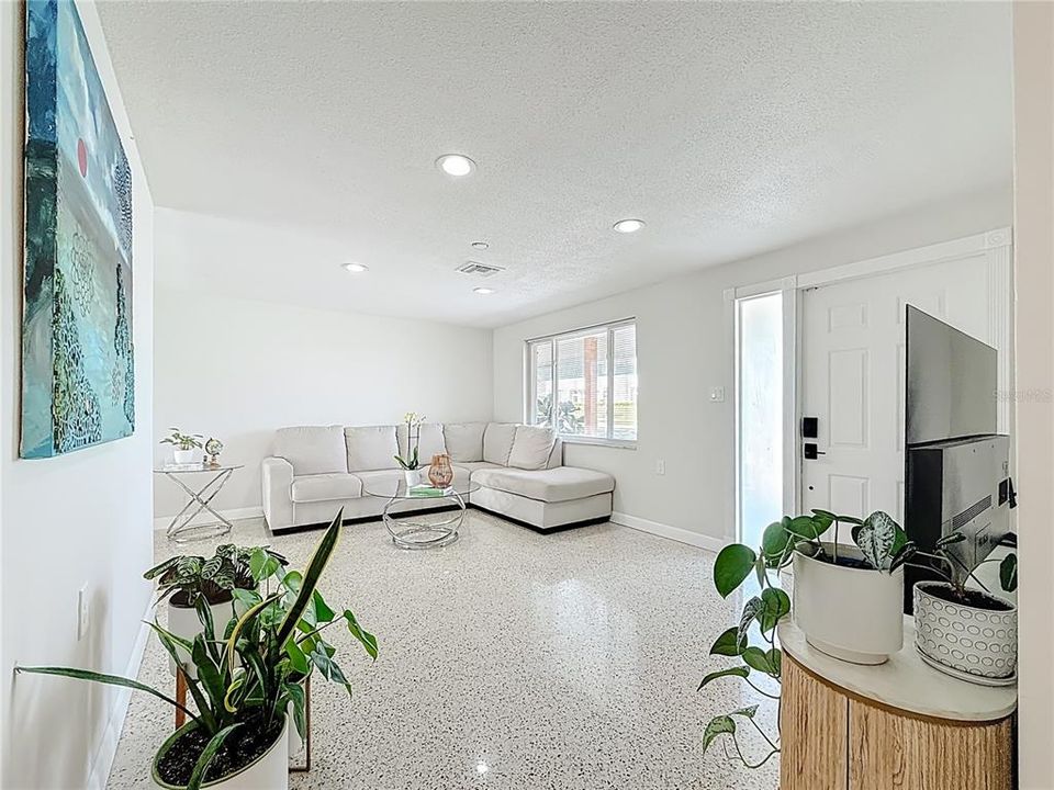 For Sale: $369,000 (3 beds, 2 baths, 1188 Square Feet)