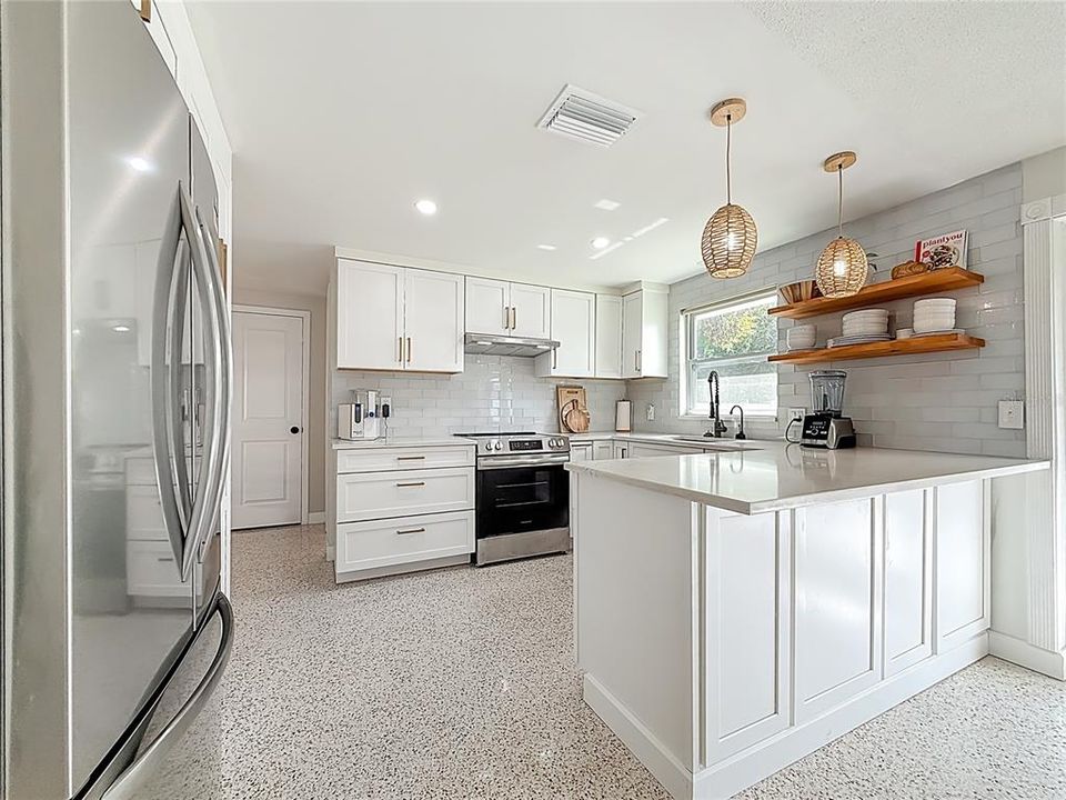 For Sale: $369,000 (3 beds, 2 baths, 1188 Square Feet)