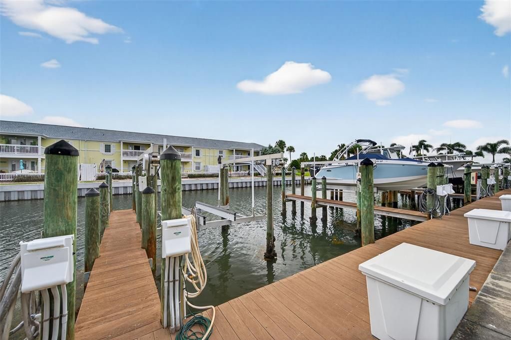 For Sale: $314,999 (1 beds, 1 baths, 823 Square Feet)