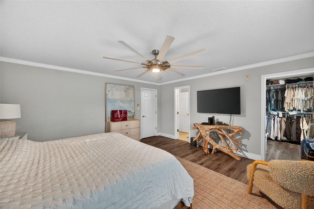 For Sale: $314,999 (1 beds, 1 baths, 823 Square Feet)