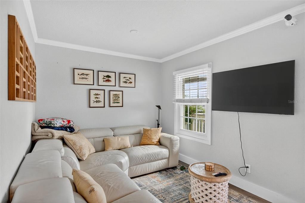 For Sale: $314,999 (1 beds, 1 baths, 823 Square Feet)