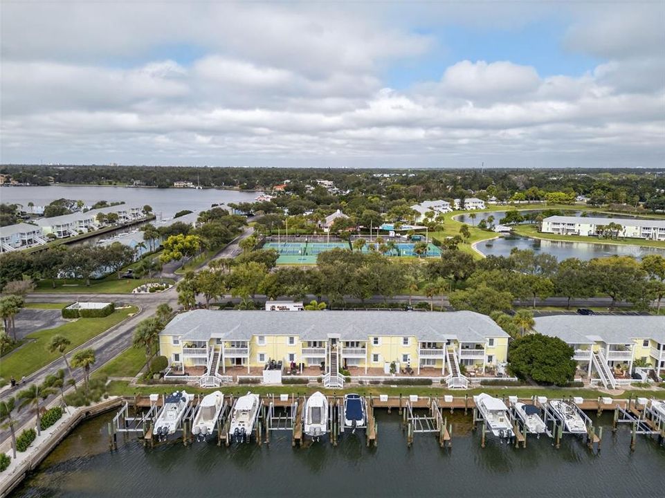 For Sale: $314,999 (1 beds, 1 baths, 823 Square Feet)