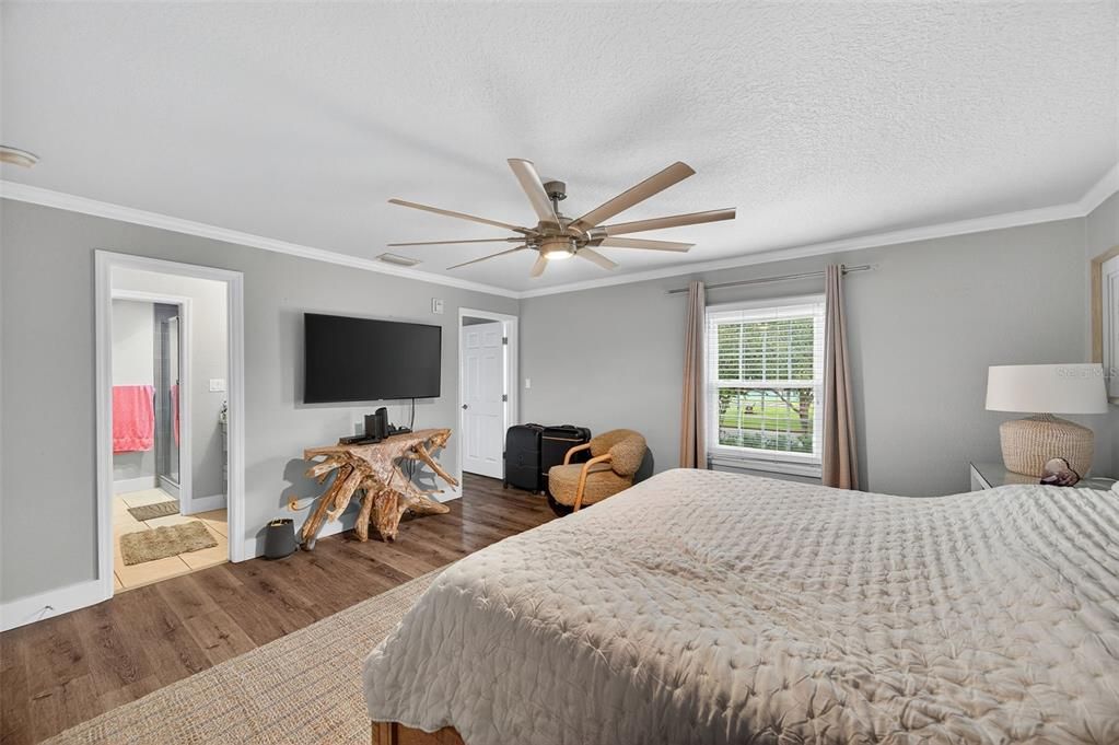 For Sale: $314,999 (1 beds, 1 baths, 823 Square Feet)