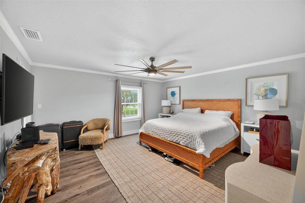 For Sale: $314,999 (1 beds, 1 baths, 823 Square Feet)