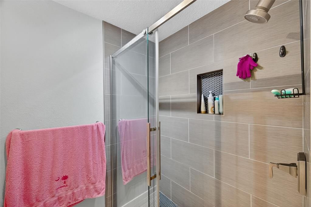 For Sale: $314,999 (1 beds, 1 baths, 823 Square Feet)