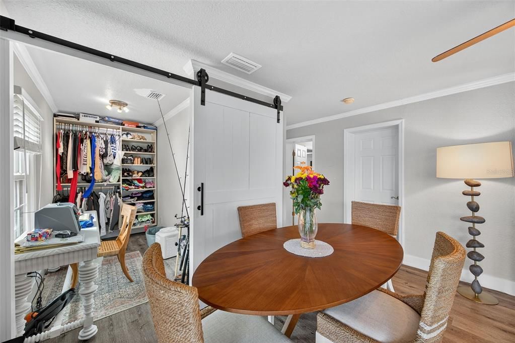 For Sale: $314,999 (1 beds, 1 baths, 823 Square Feet)