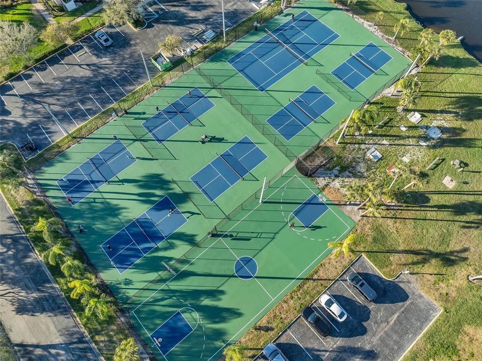 For Sale: $314,999 (1 beds, 1 baths, 823 Square Feet)