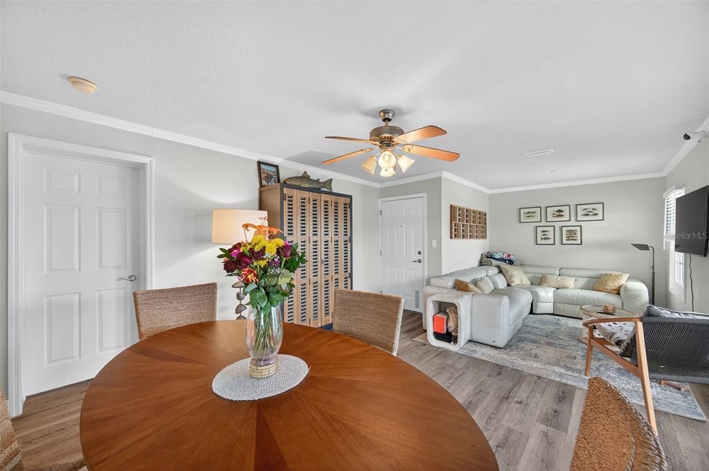 For Sale: $314,999 (1 beds, 1 baths, 823 Square Feet)