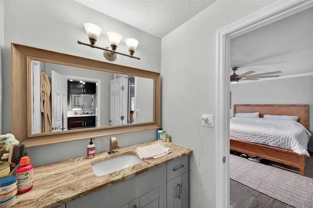 For Sale: $314,999 (1 beds, 1 baths, 823 Square Feet)