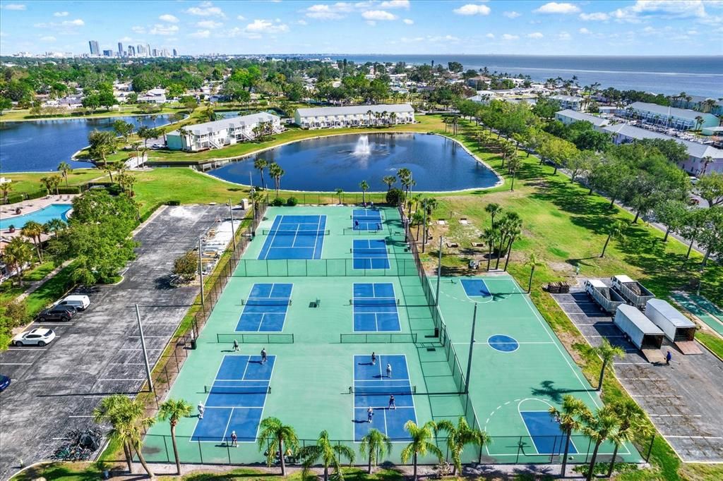 For Sale: $314,999 (1 beds, 1 baths, 823 Square Feet)