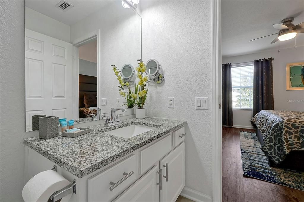 合同活跃: $725,000 (6 贝兹, 4 浴室, 2812 平方英尺)