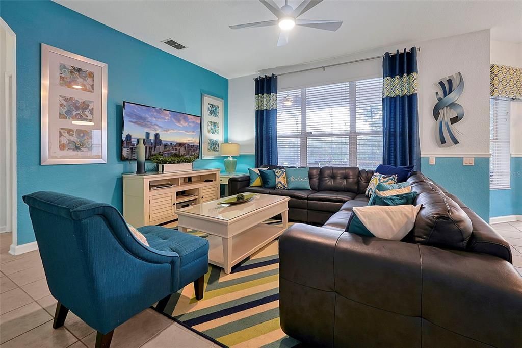 合同活跃: $725,000 (6 贝兹, 4 浴室, 2812 平方英尺)