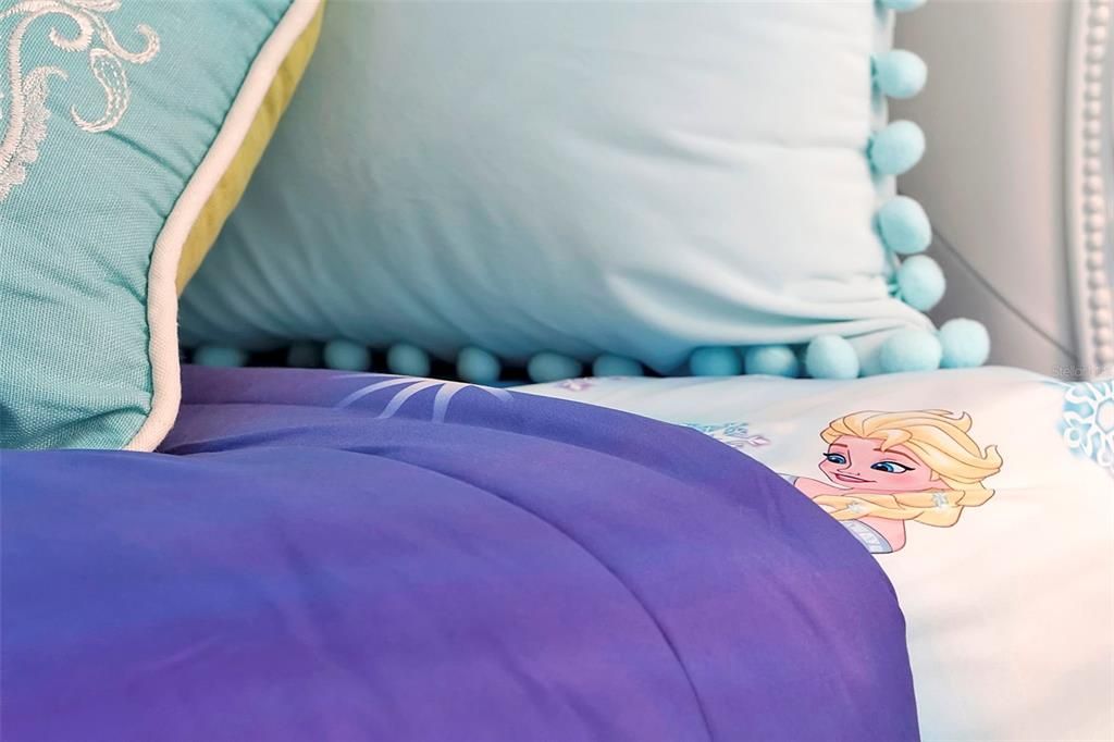 合同活跃: $725,000 (6 贝兹, 4 浴室, 2812 平方英尺)