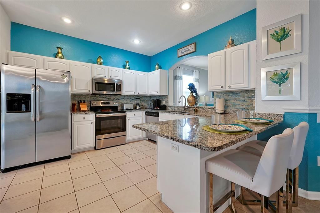 合同活跃: $725,000 (6 贝兹, 4 浴室, 2812 平方英尺)