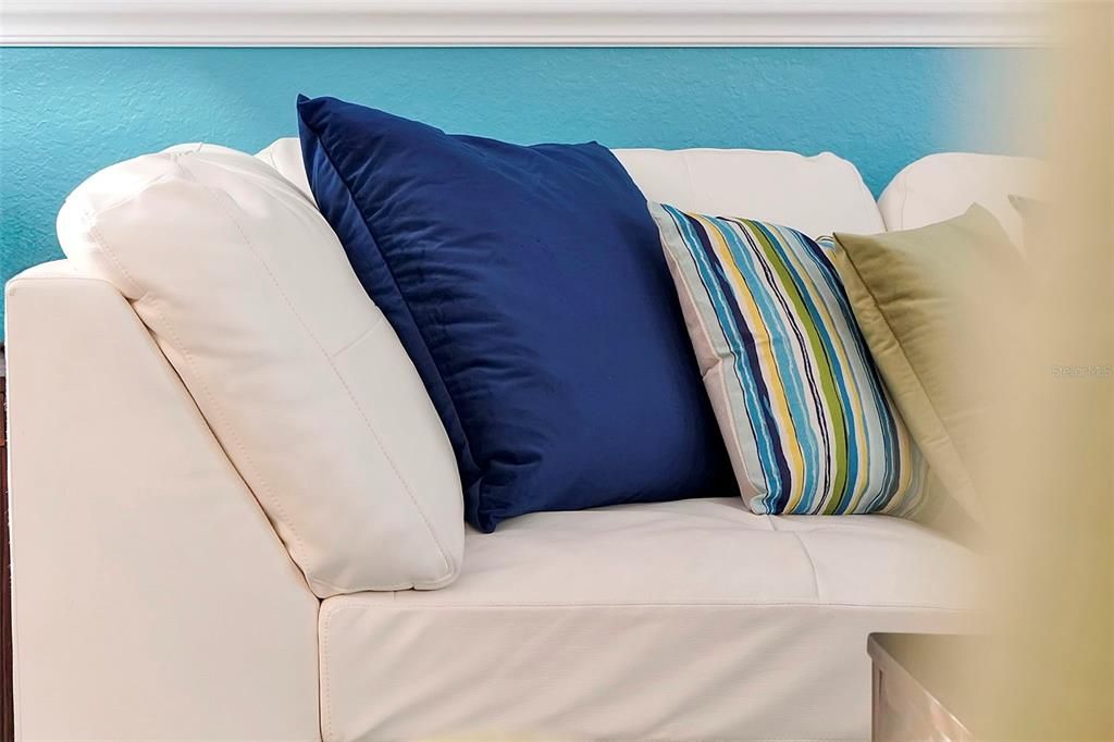 合同活跃: $725,000 (6 贝兹, 4 浴室, 2812 平方英尺)