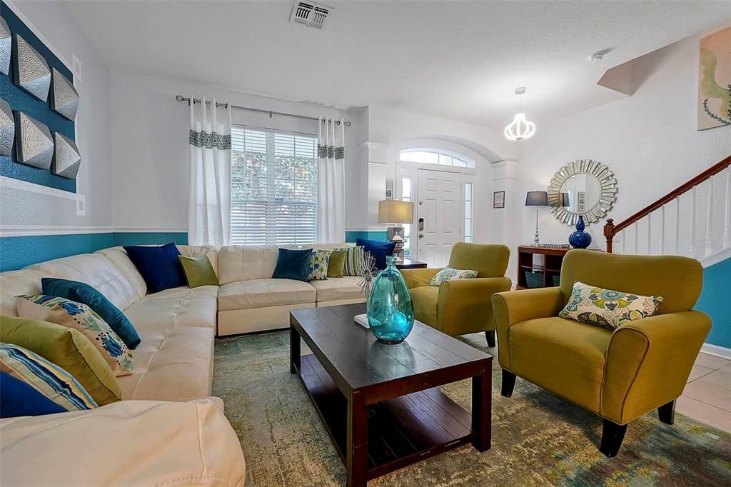 合同活跃: $725,000 (6 贝兹, 4 浴室, 2812 平方英尺)