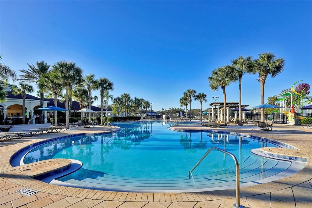 合同活跃: $725,000 (6 贝兹, 4 浴室, 2812 平方英尺)