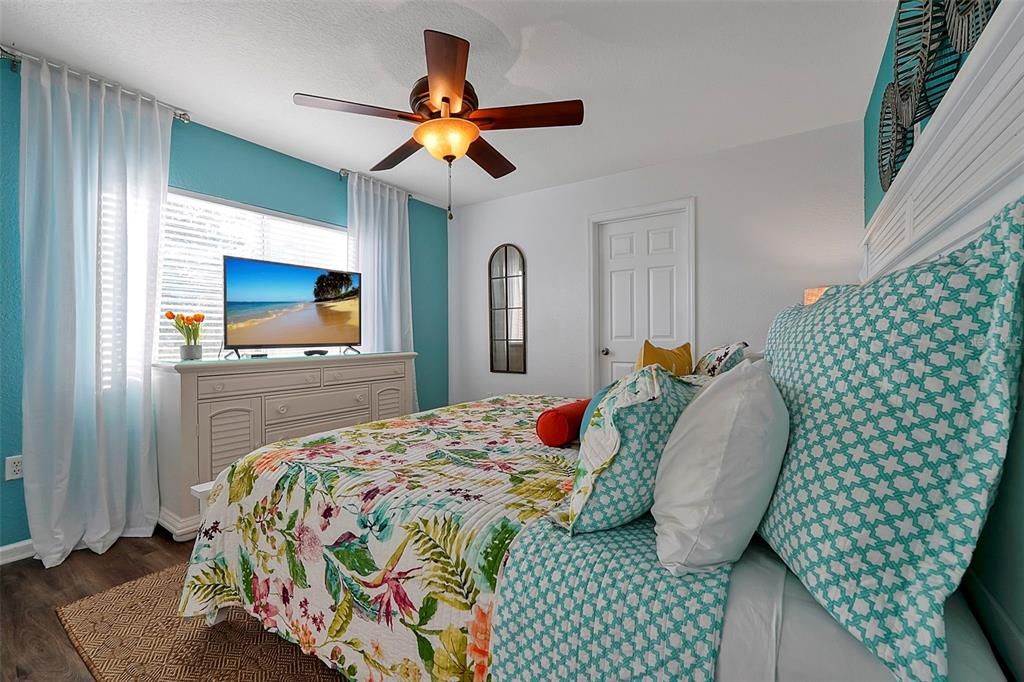 合同活跃: $725,000 (6 贝兹, 4 浴室, 2812 平方英尺)