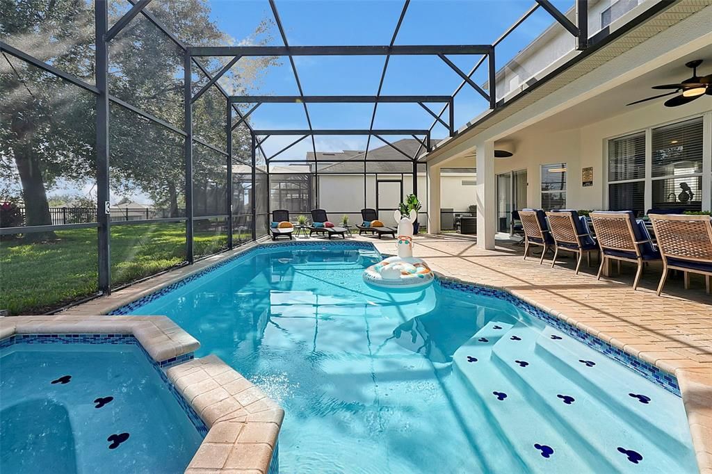 合同活跃: $725,000 (6 贝兹, 4 浴室, 2812 平方英尺)