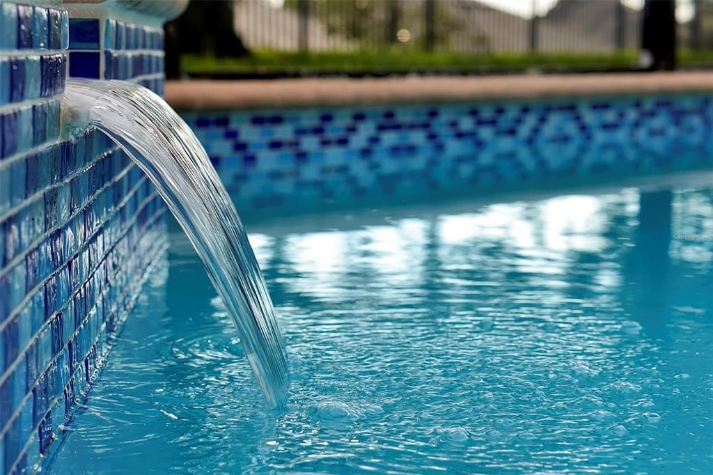 合同活跃: $725,000 (6 贝兹, 4 浴室, 2812 平方英尺)