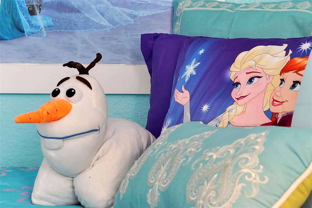 合同活跃: $725,000 (6 贝兹, 4 浴室, 2812 平方英尺)