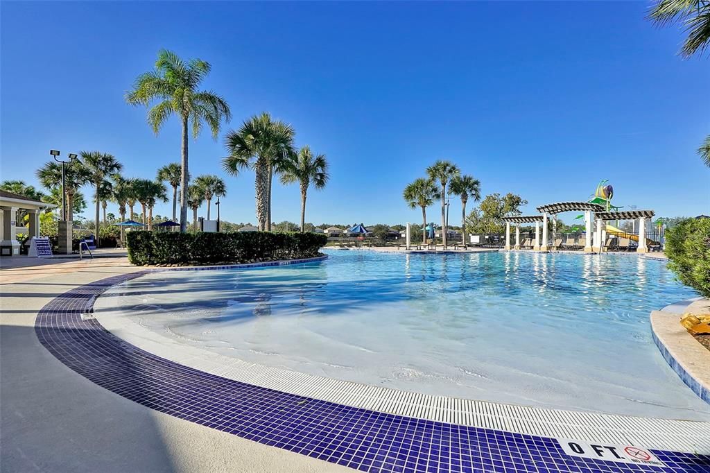 合同活跃: $725,000 (6 贝兹, 4 浴室, 2812 平方英尺)