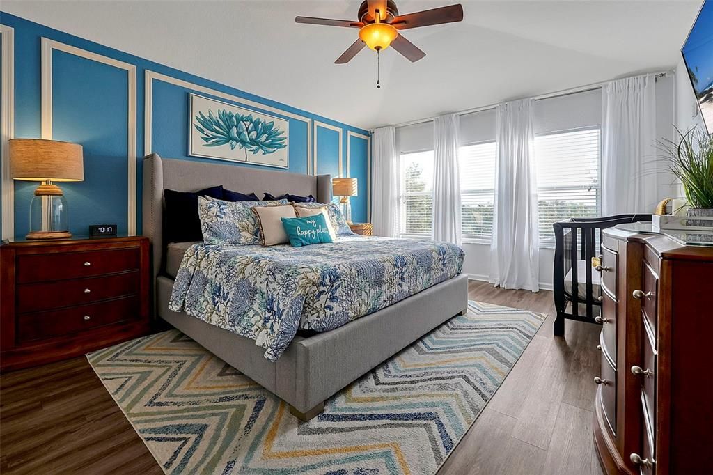 合同活跃: $725,000 (6 贝兹, 4 浴室, 2812 平方英尺)