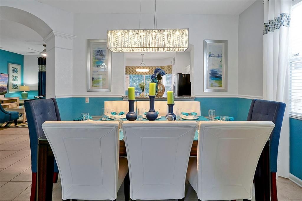 合同活跃: $725,000 (6 贝兹, 4 浴室, 2812 平方英尺)