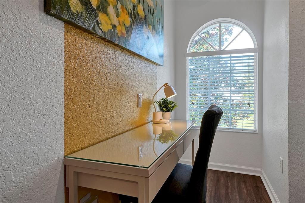 合同活跃: $725,000 (6 贝兹, 4 浴室, 2812 平方英尺)