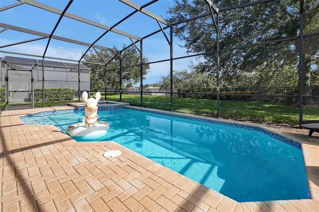 合同活跃: $725,000 (6 贝兹, 4 浴室, 2812 平方英尺)