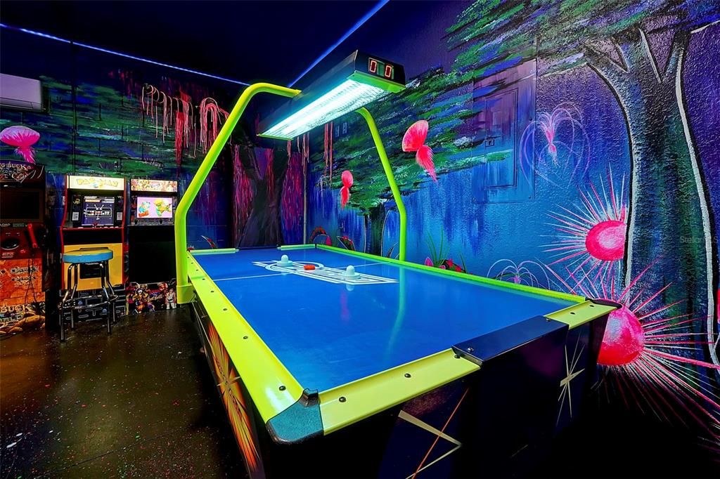 合同活跃: $725,000 (6 贝兹, 4 浴室, 2812 平方英尺)