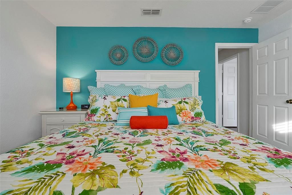 合同活跃: $725,000 (6 贝兹, 4 浴室, 2812 平方英尺)