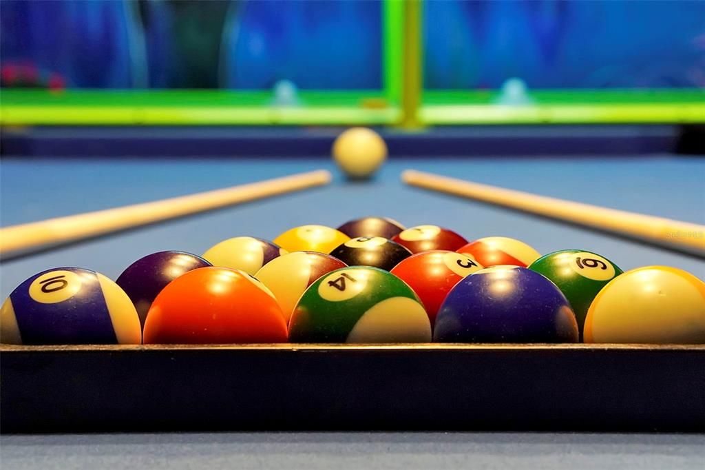 合同活跃: $725,000 (6 贝兹, 4 浴室, 2812 平方英尺)