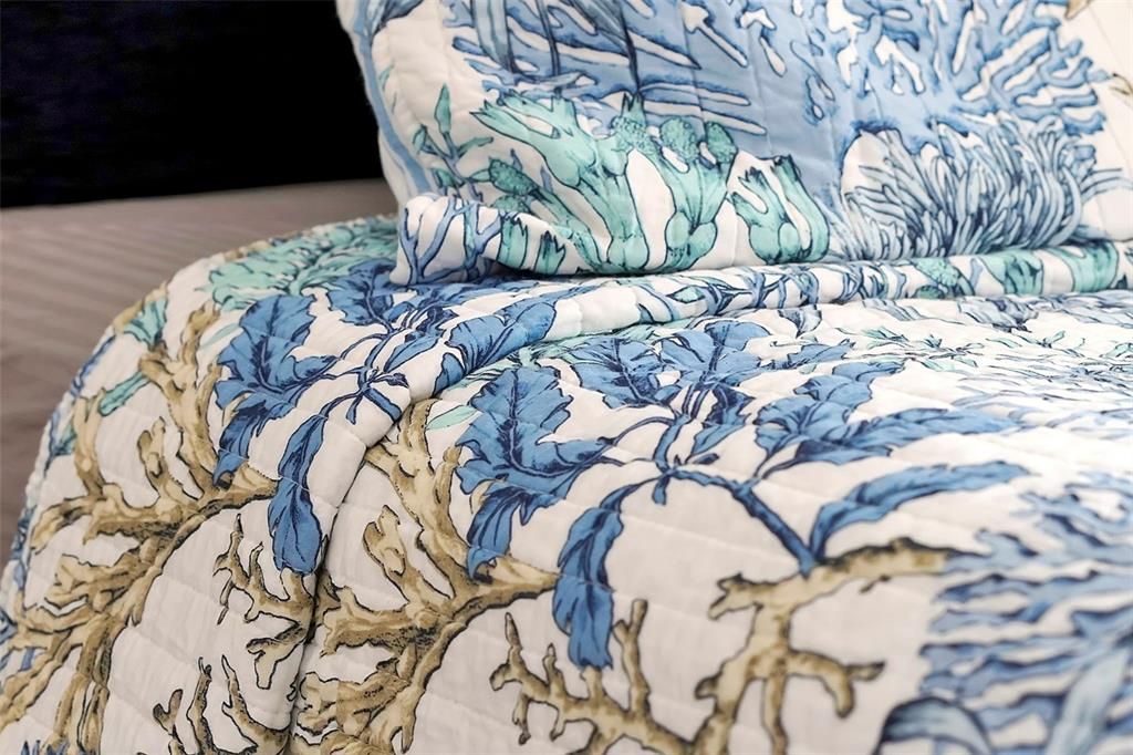 合同活跃: $725,000 (6 贝兹, 4 浴室, 2812 平方英尺)