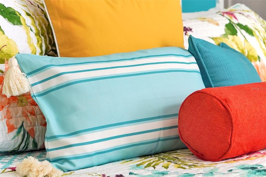 合同活跃: $725,000 (6 贝兹, 4 浴室, 2812 平方英尺)