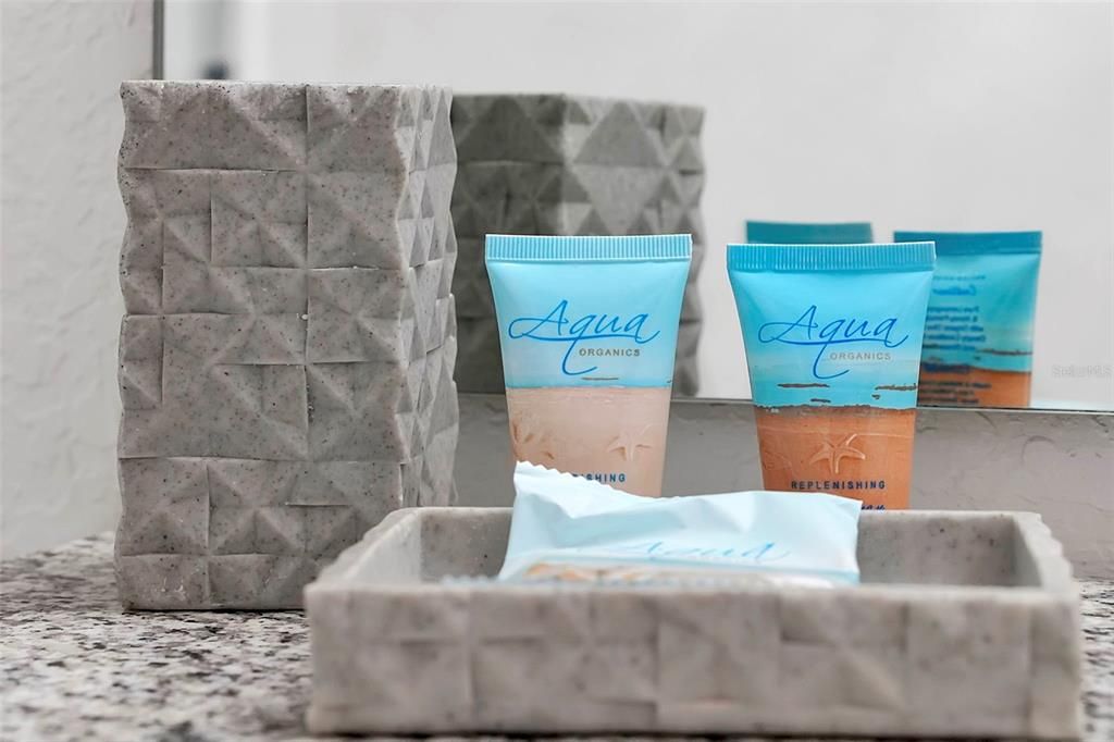 合同活跃: $725,000 (6 贝兹, 4 浴室, 2812 平方英尺)