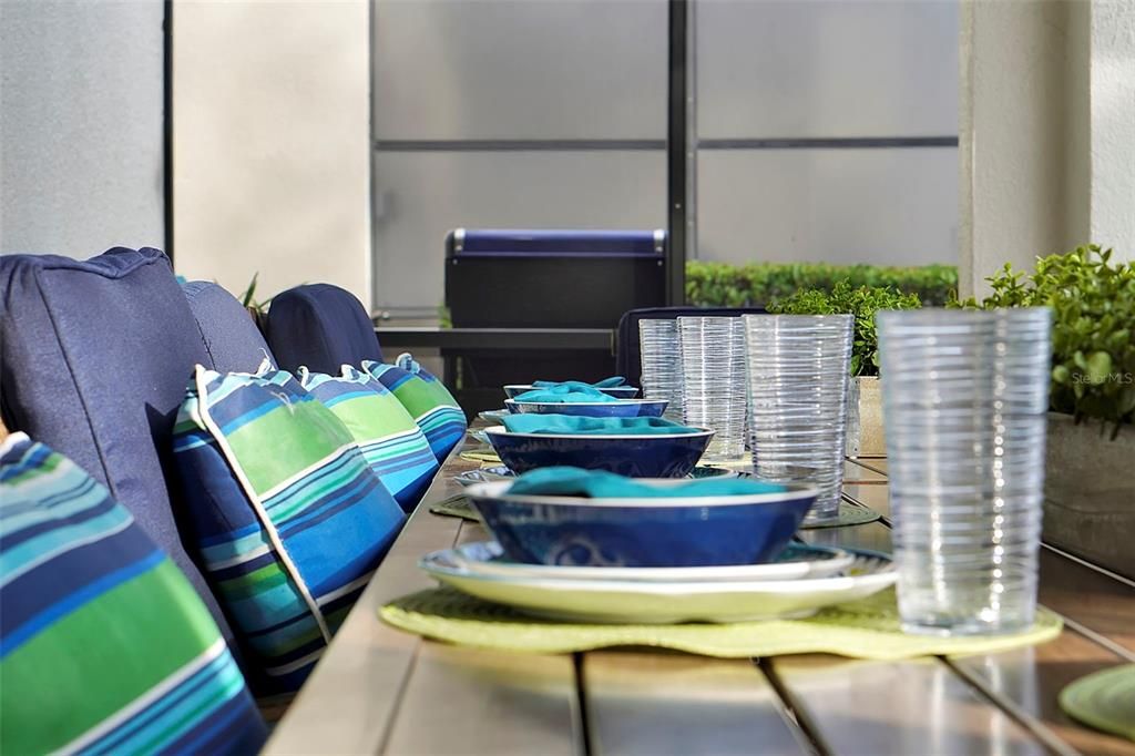 合同活跃: $725,000 (6 贝兹, 4 浴室, 2812 平方英尺)