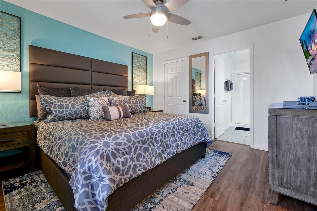 合同活跃: $725,000 (6 贝兹, 4 浴室, 2812 平方英尺)