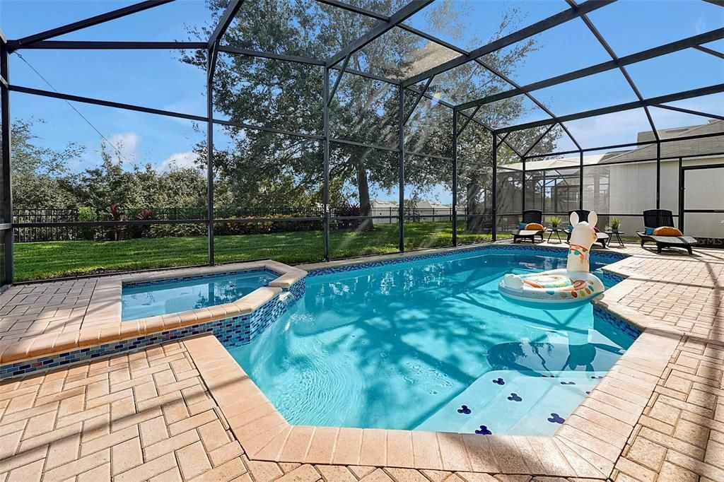 合同活跃: $725,000 (6 贝兹, 4 浴室, 2812 平方英尺)