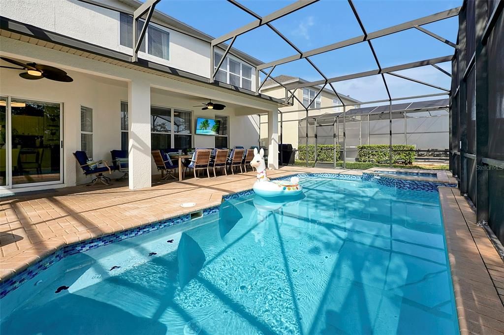 合同活跃: $725,000 (6 贝兹, 4 浴室, 2812 平方英尺)